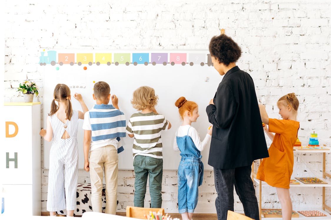 5 Fun Whiteboard Games That Your Students Will Love